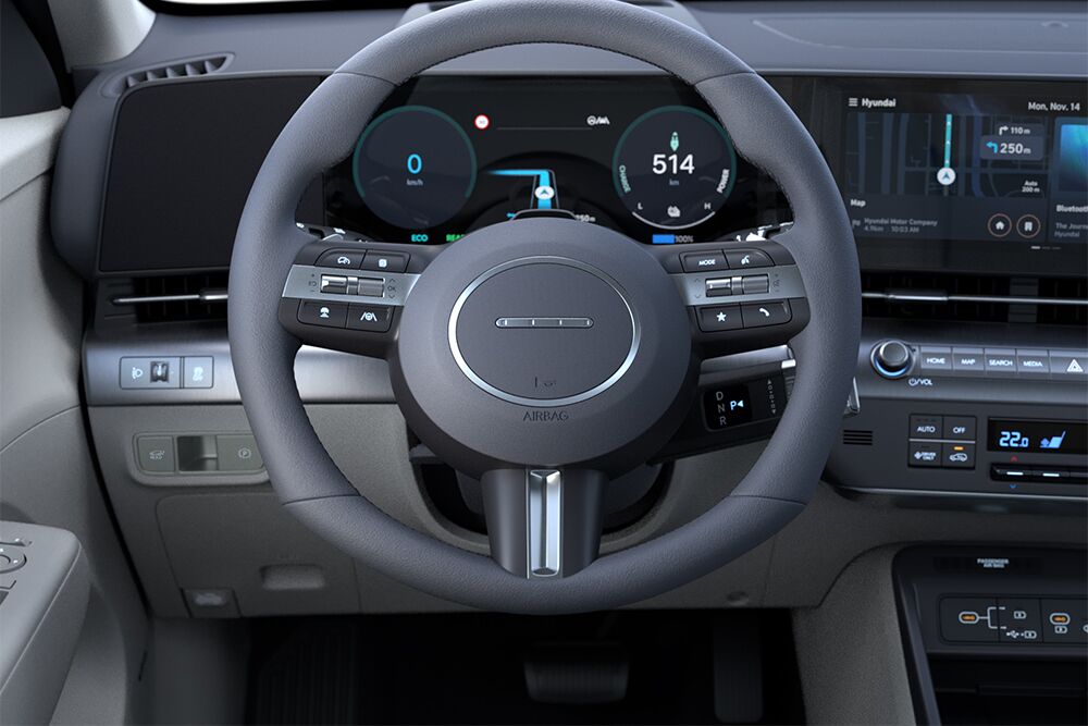 Das Lenkrad des Hyundai KONA Elektro mit dem Armaturenbrett im Hintergrund