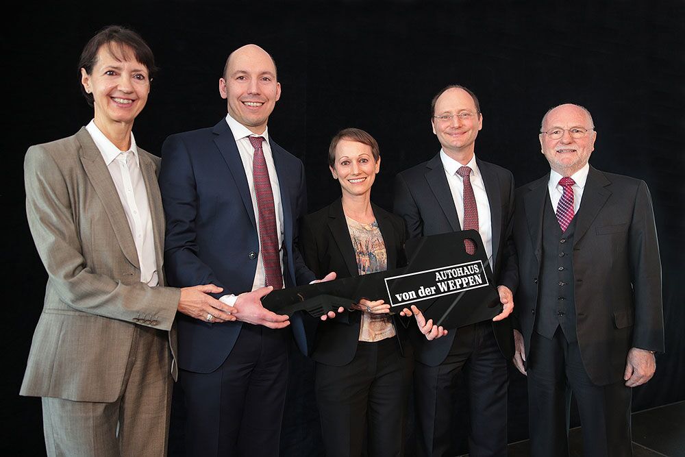 Ein Familienfoto der Familie Von der Weppen, bei der Eröffnung der Filiale in Stuttgart