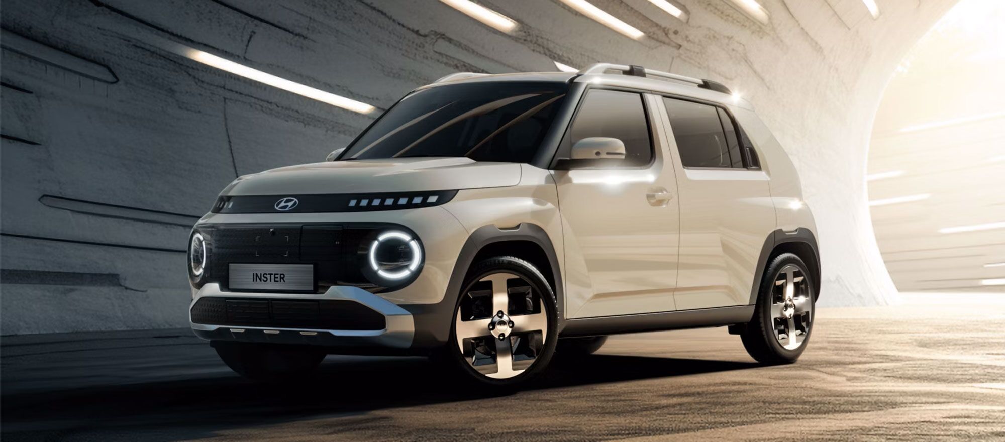 Seitlich parkender Hyundai Inster