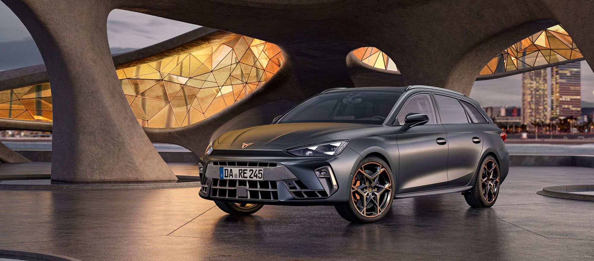 Seitliche Frontansicht des CUPRA Leon St