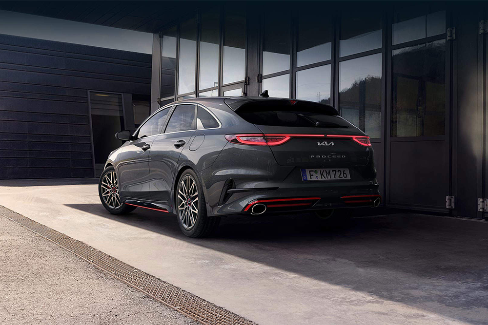 Das Heck und die Lichtsignatur des Kia Proceed