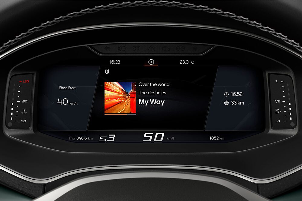 Das Head-Up Display des SEAT Arona aus der Nähe