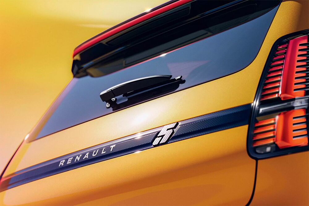 Das Heck des Renault 5 und die Platzierung des Renault 5 Logos auf der Kofferraumklappe