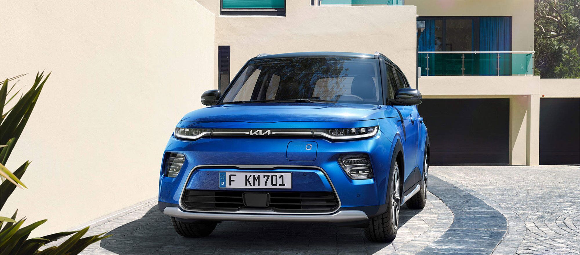 Die Front eines parkenden Kia E-Soul